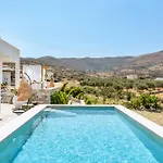 Villa Revery & House