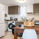 Villa Revery & House *
