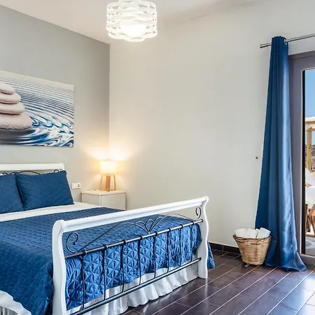 Revery بيت للعطل *