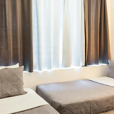 Revery بيت للعطل *